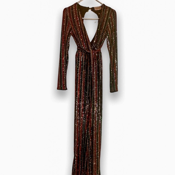 3 FOR $50! 🎁 NWT CLUB L London Multicolor Long Sleeve Sequin Jumpsuit Sz US2 - Picture 2 of 7